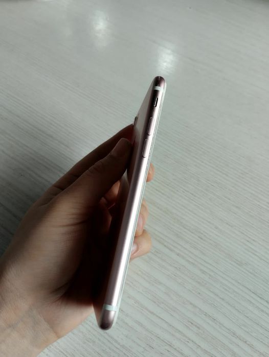 iPhone 7  в отличном состоянии