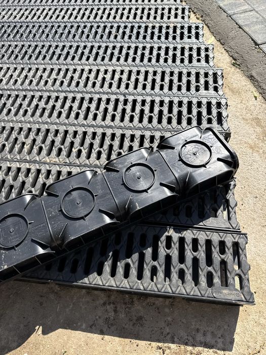 Rigola plastic Vodaland, pietonala, exterioara, pentru scurgere apa pluviala, cu gratar polipropilena, A15, 1000 x 125 x 70 mm, negru