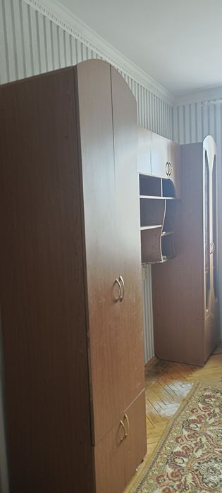 Шкафы с полками срочно продам