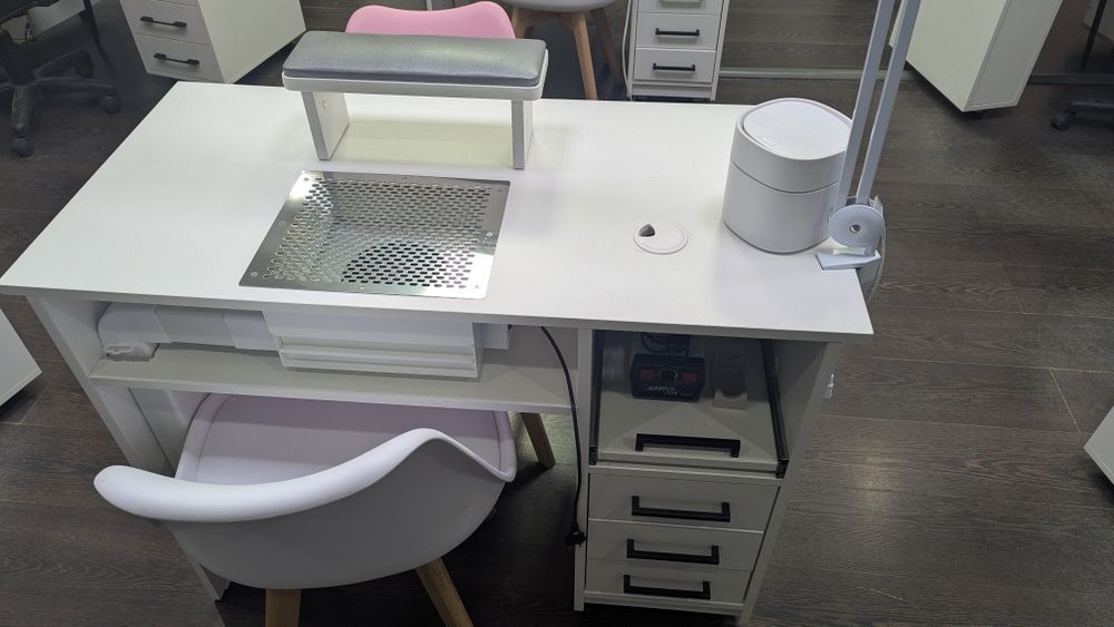 Сдам стол для маникюра