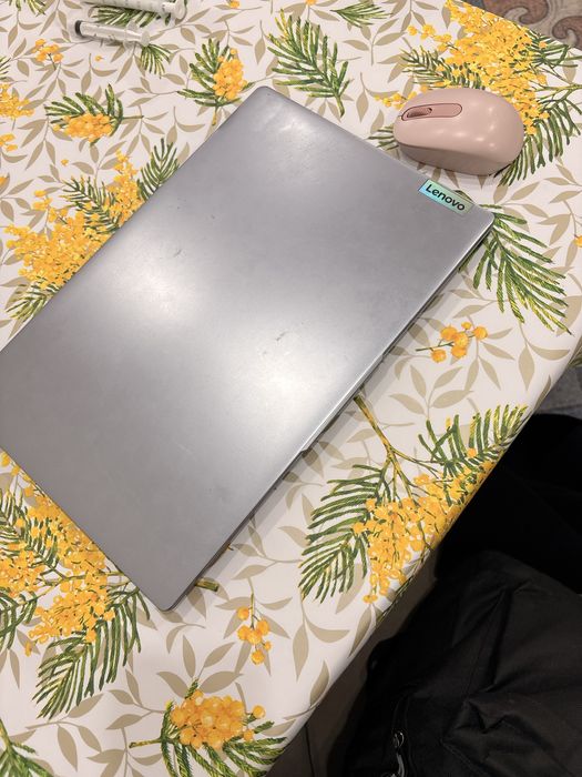 Ноутбук сатылады