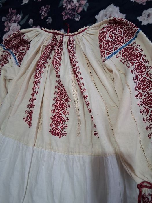 Costum popular vechi autentica foarte vechi