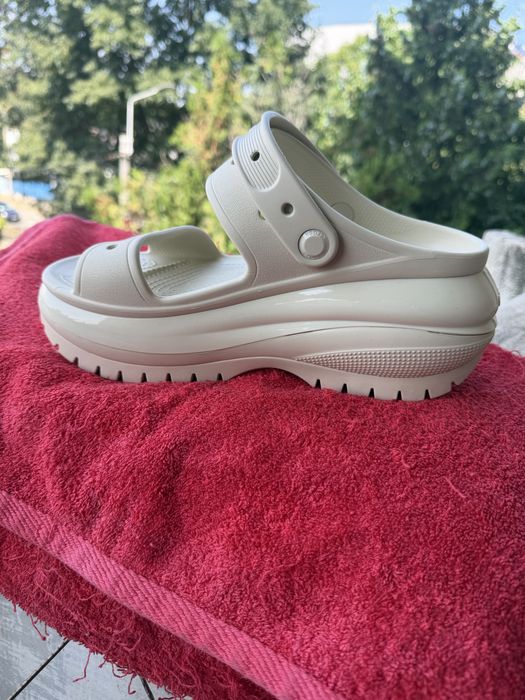Sandale Crocs Mega Crush Sandal Beige / Bone W8 (38-39) Noi cu etichetă