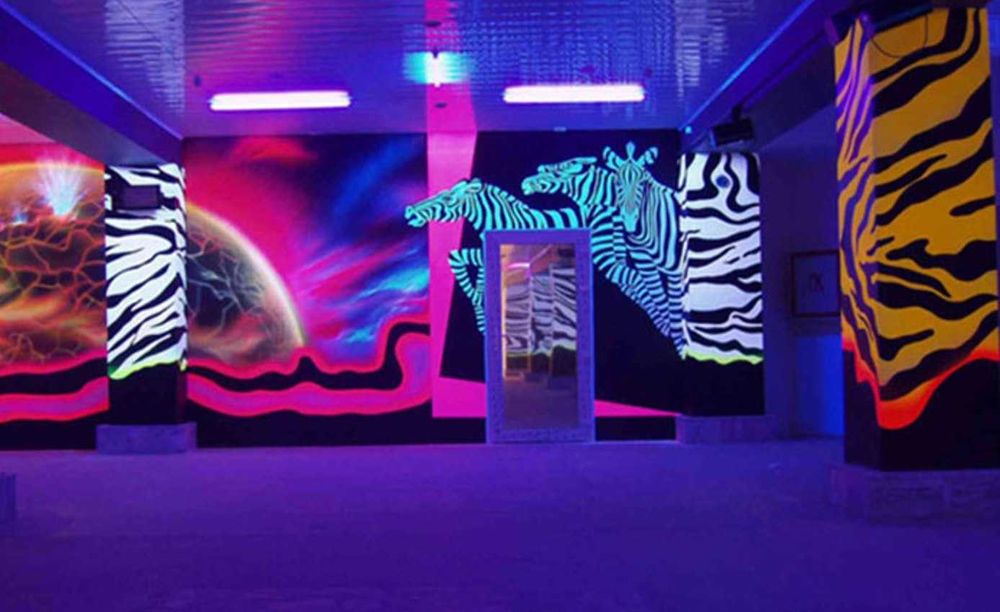 световой дизайн интерьеров и шоу фосфорными красками Спектр