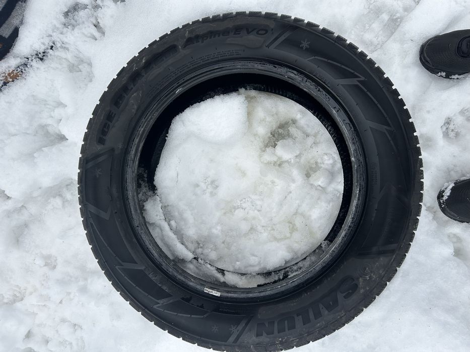 Vand 3 cauciucuri de iarna