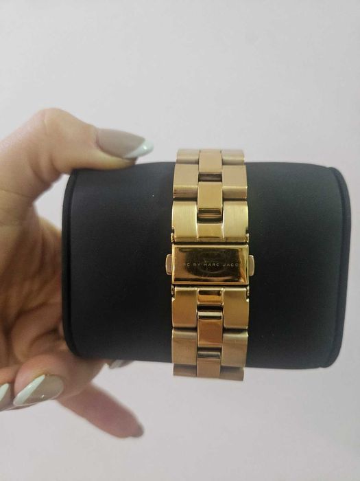 Michael Kors , Tommy Hilfiger, Fossil & DKNY