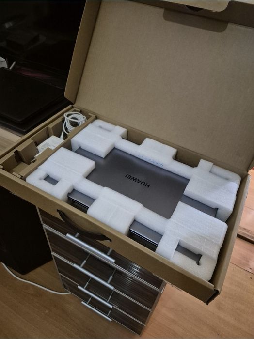 Ультрабук Huawei Core i3-10110