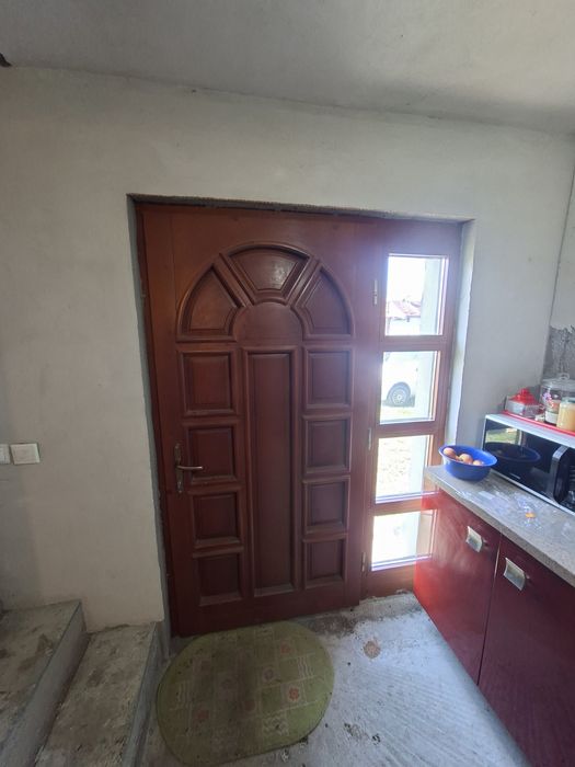 Vând usa lemn masiv pentru exterior