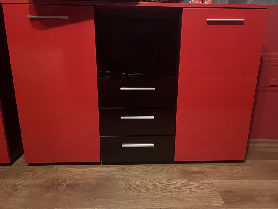 Спалня / Червена с Нова Черна Кожа