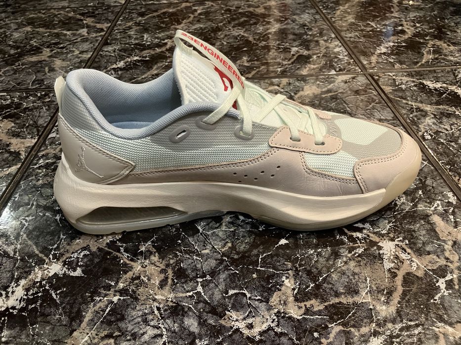 NIKE Jordan air 200E