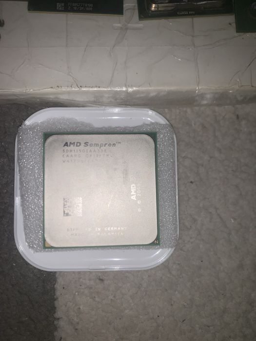 Lot procesoare AMD si intel