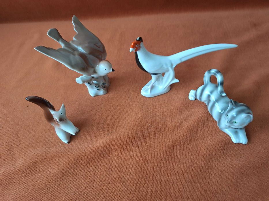 LOT - Bibelouri vechi din portelan pictate manual, buc = 4