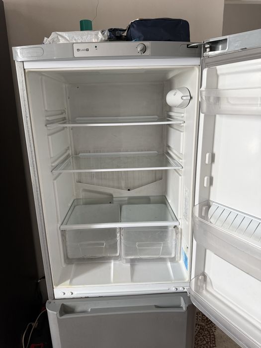 Холодильник indesit 299л.