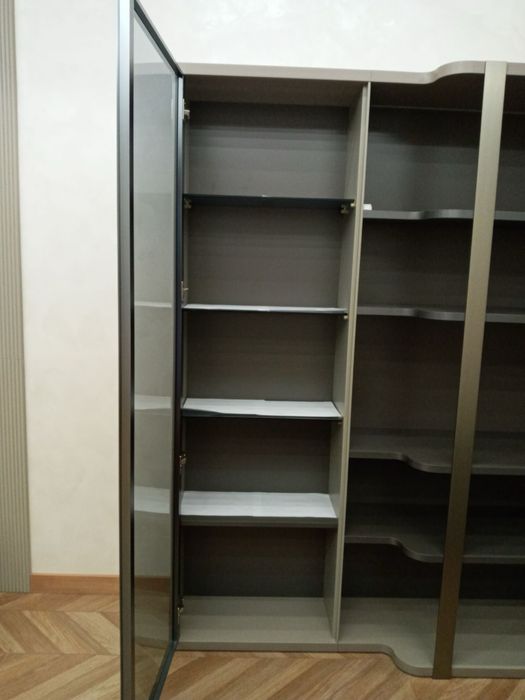 Ofis mebeli sotiladi