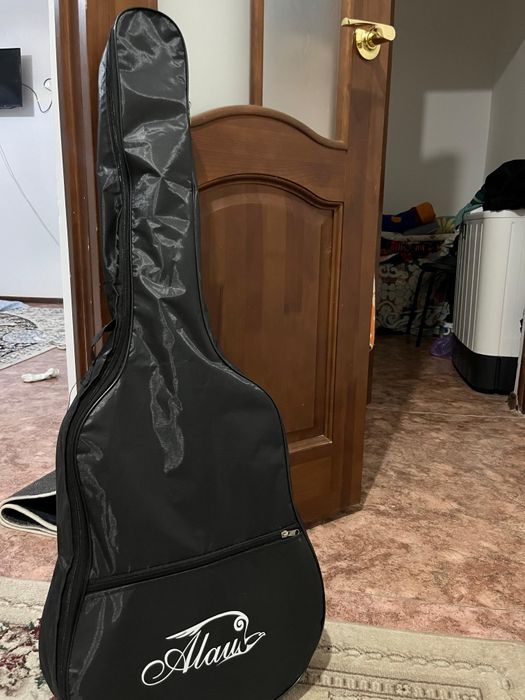 продаётся гитара акустическая