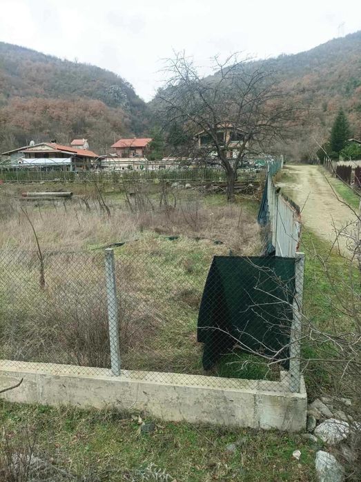 Продавам имот в село Железница,област благоевград.