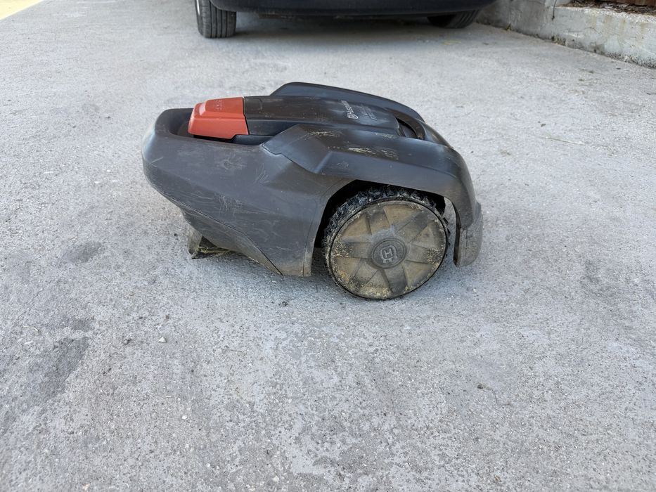 Продавам косачка робот  Husqvarna