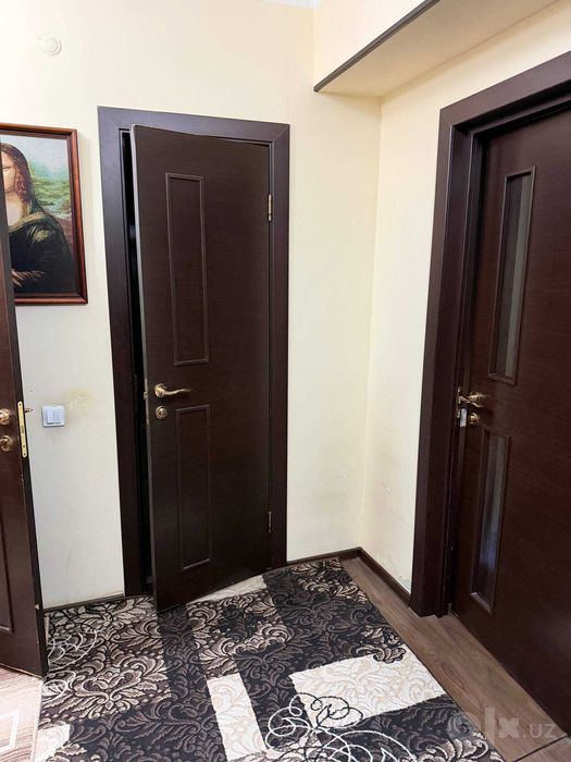 Продам Квартиру в 7мкр 3х комнатная на 1 этаже