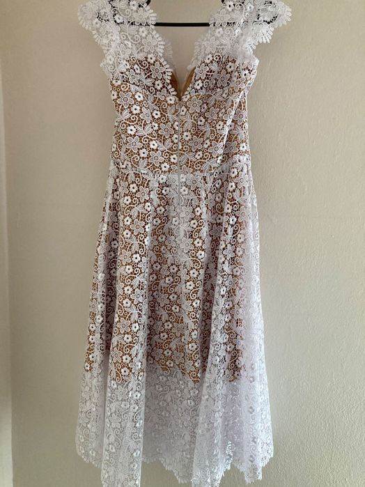 Лятна къса дантелена булчинска рокля