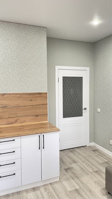 Бесшовная поклейка обоев