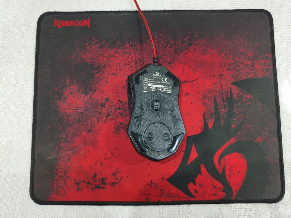Продам мышку RedDragon (M601-BA) вместе с ковриком