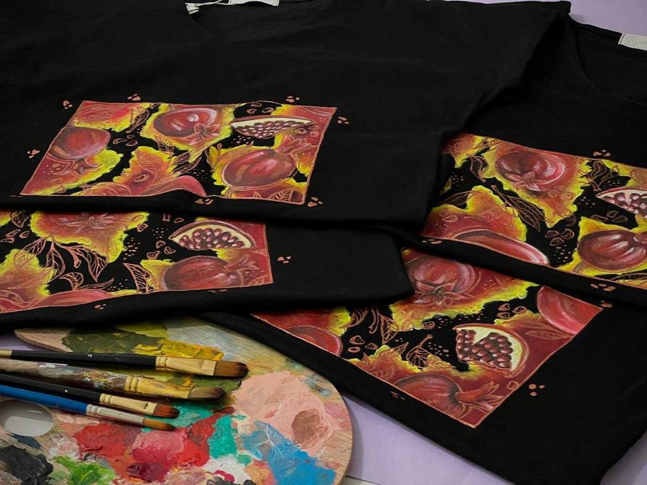 Рисунок на одежде. Художественная роспись одежды. Кастом. Художник.