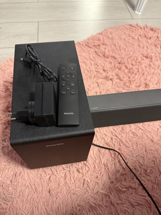 Soundbar philips cu subwoofer.