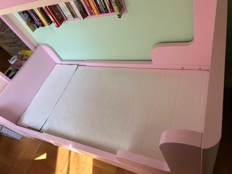 Продавам легло за малки и по-големи принцеси 120 лева.