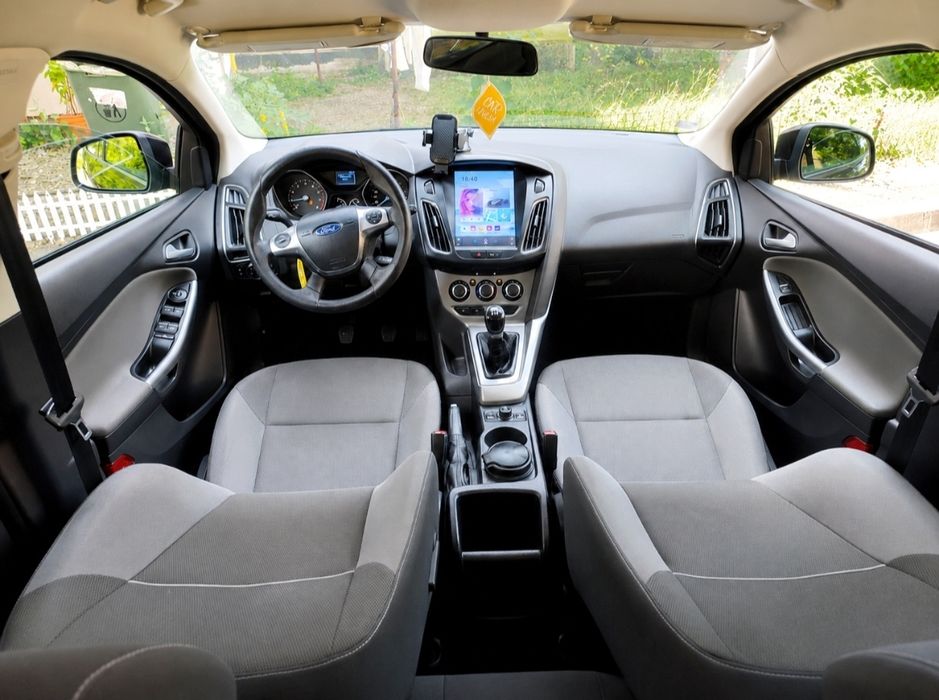 Ford Focus 1.6 benzină clasic MPI, Navi Android