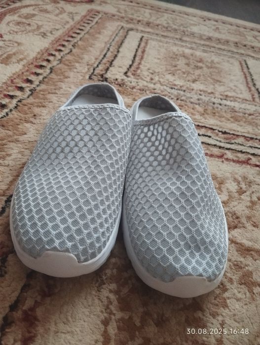 Продам женскую обувь