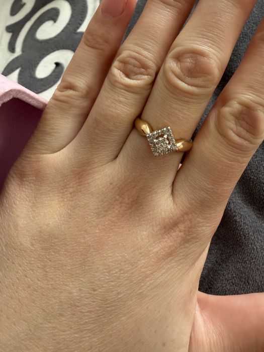 Золотое кольцо с бриллиантами