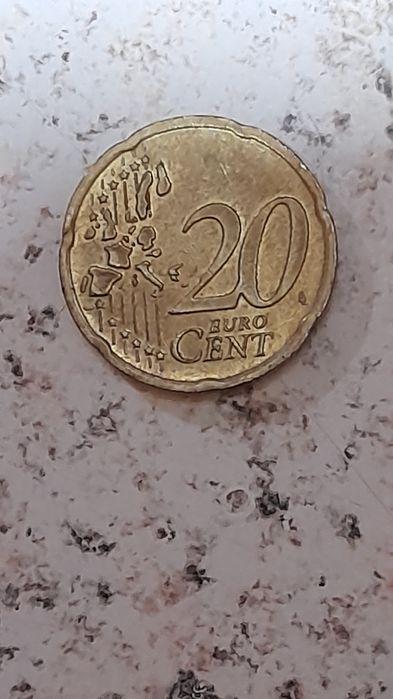 Vând monede de colecție foarte rare cu 8000 de lei.