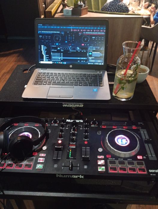 Numark mixtrack platinum