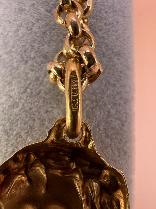 Продам золотой кулон.