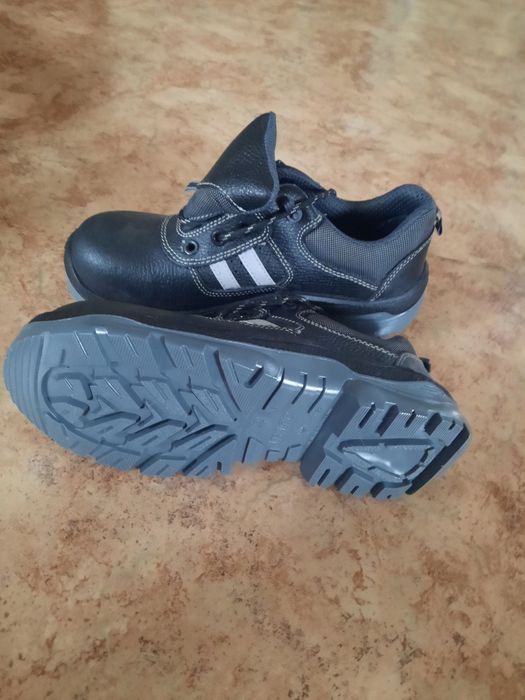 Ботинки рабочие 39 размер новые