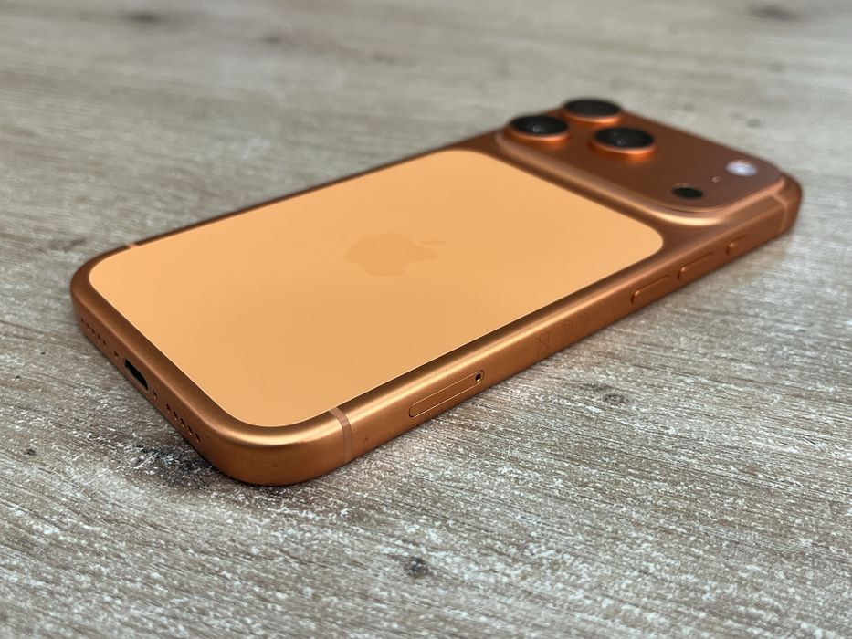 iPhone 17 Pro Cosmic Orange 256GB Гаранция 11 Цикъла