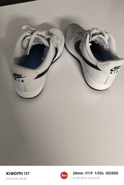 Nike Air Force 1 '07 LV8 SE в сив цвят с прозрачни детайли.