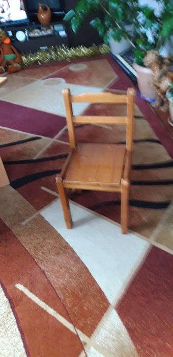 Детский столик и стульчик продаю