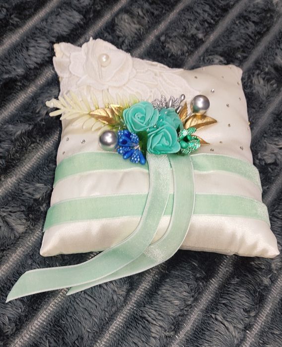 Свадебные бокалы и подушечки для колец