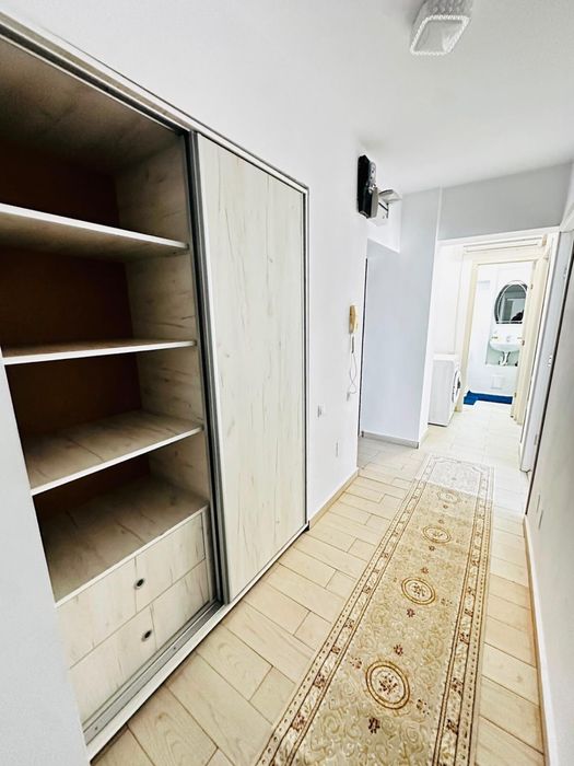 Apartament cu 3 camere in zona ultracentrala. Vedere spre dunare . Situat langa tribunalul Braila