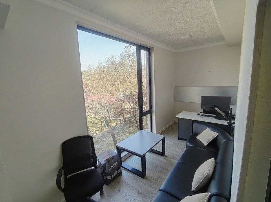 Офис на Ц-1 в современном здании. 2 кабинета + свой сан.узел