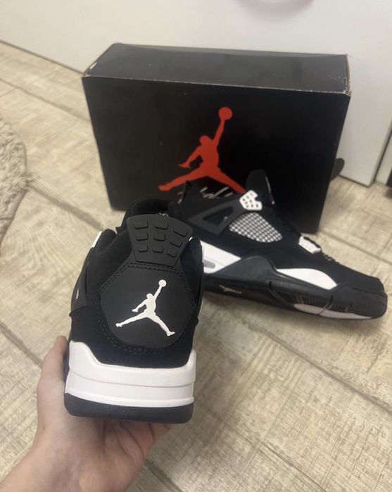 Papuci Jordan 4 Retro