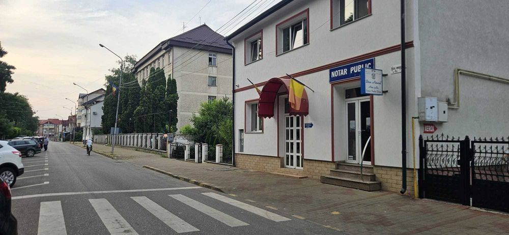 Spațiu ultracentral în Rădăuți -Fost sediu notarial-65mp,600 EURO -Termen Lung