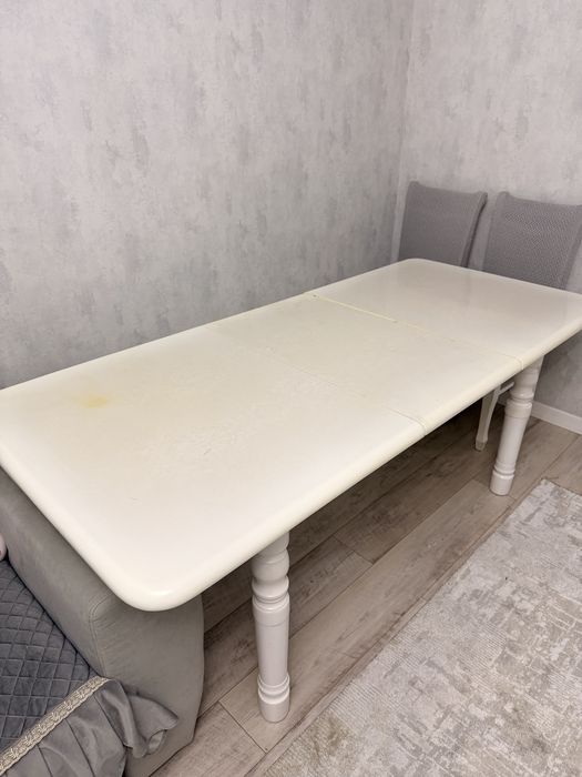 Кухонный хороший стол