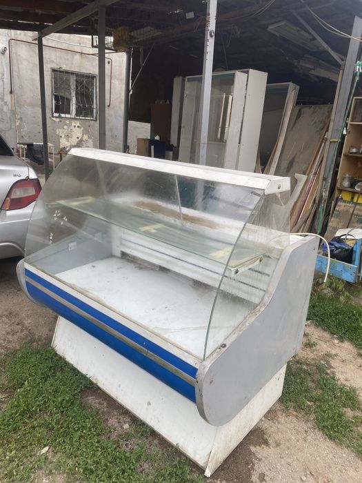 Срочно продам  Холодильная витрина / морозильник
