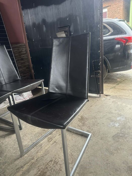 4 scaune din piele 1150 lei neg