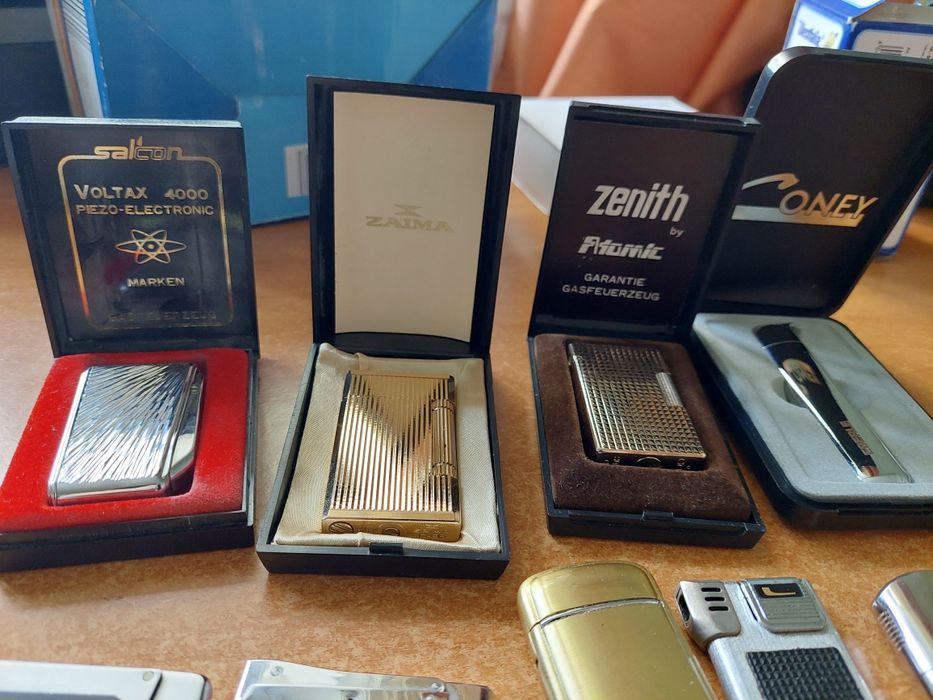 Vând lot 17 brichete