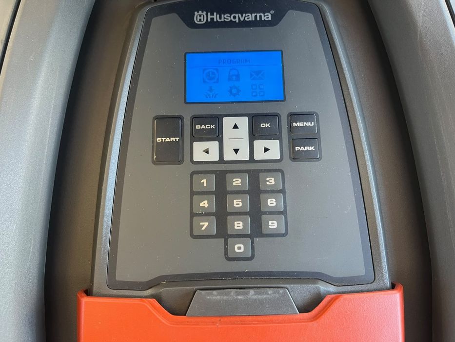 Robot tuns iarba Husqvarna 310 automower