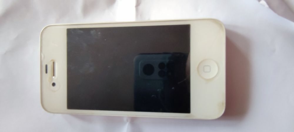 Телефон Iphone 4
