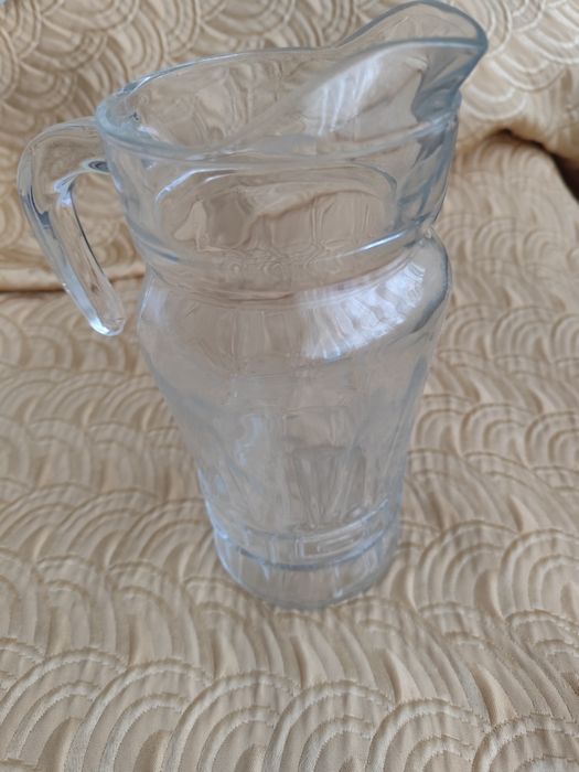 Нова стъклена кана